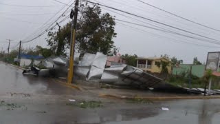 Huracán María causa daños en Dominicana pese a degradarse [upl. by Lyrradal]