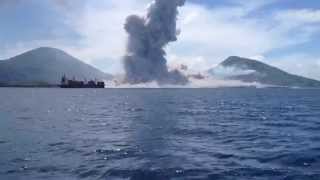 Lo más visto Erupción volcánica y onda expansiva captada desde un barco Noticias Ciudadanas de ES [upl. by Ellerehc572]