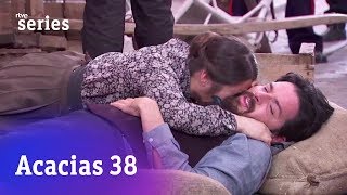 Acacias 38 Martín muere en brazos de Casilda Acacias723  RTVE Series [upl. by Atineb]