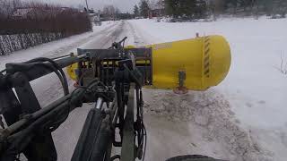 Wheel loader removing wet snow amp roughening ice Sohjon aurausta amp Polanteen karhennusta [upl. by Lairea951]