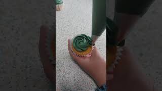 Cupcake Piping Technique Tutorial Buttercream Decorating techniques and Ideas Flowers Roseviral [upl. by Estren]