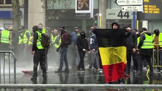 Une manifestation de quotgilets jaunesquot à Bruxelles dégénère [upl. by Ttocs]