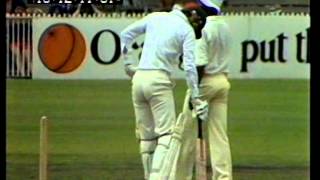 Classic fast bowling  Joel Garner v Greg Chappell at MCG December 1979 [upl. by Archie]