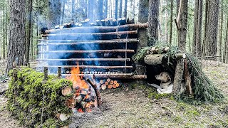 SURVIVAL IN THE WILDLIFECONSTRUCTION OF A SHELTER WITH PROTECTION FROM WILD ANIMALSSOLO BUSHCRAFT [upl. by Inail139]