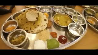 Voyage Culinaire Thali Végétarienne Exquise Chez Rajdhani [upl. by Minnaminnie]