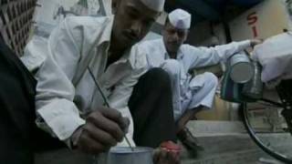 Los dabbawalas de Mumbai [upl. by Relyat]