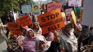 Internationaler Frauentag Angriffe auf Demonstration in Pakistan [upl. by Wilhelmina]