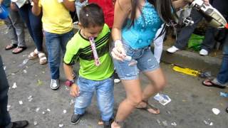 Niño Caleño bailando Choke [upl. by Inaffets]