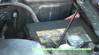 battery change on a 2003 chevrolet silverado maxwellsworld [upl. by Kyte95]