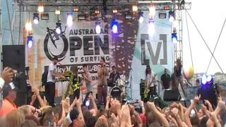 Bluejuice  Broken Leg Live at Australian Open of Surfing 17212 [upl. by Palmira]