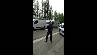 Gendarme agressif vers les gens du voyage [upl. by Naimaj]