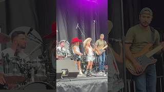 Taytum Oakley and Halston nailed it on stage with dad KylerFisher countrymusic twins shorts [upl. by Primo]