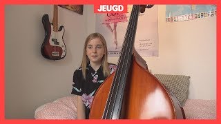 Veerle 11 speelt contrabas op groot jazzfestival [upl. by Norah284]