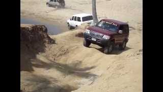 Mitsubishi Montero pajero y Toyota Merú Prado en Playa Paraiso Venezuela [upl. by Nus]