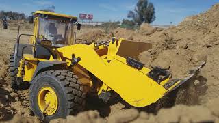 Rc4wd 870k wheel loader with Beier USMRC2 sound card [upl. by Asiilanna]