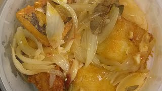 Como fazer um delicioso bacalhau frito com cebolada Receita da minha avó [upl. by Loveridge]