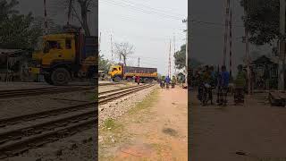 Truck crossing parbatipur railway gate railgate railcrossing parbatipur bangladesh [upl. by Crescen721]