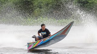 Longtail boat racer Toyota5K Engine reaches speeds of 100kmh on modified craft [upl. by Assirrac]