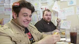 Adam Richman contro la SUPER Frittata  Man vs Food [upl. by Adorl]