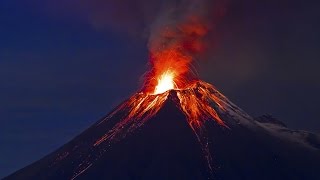 Impresionantes imágenes del volcán Tungurahua en Ecuador [upl. by Benson240]