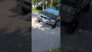 Tippin Corners in the D21 lowridertruck torontolowriders nissanhardbody nissand21 minitruckin [upl. by Gniw639]