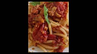 Spaghetti alla chitarra con datterini dell orto e tonno peperoni arrosto e arista di maiale [upl. by Gilberta627]