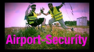 Zu einer Zeit in Gardelegen 2017 FRED amp DAGO as AirportSecurity [upl. by Nirrek]