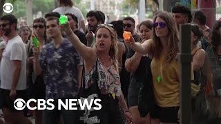 Mass tourism protesters in Barcelona Spain spray water at tourists [upl. by Acirej]