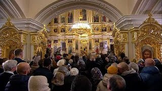 Los cristianos ortodoxos celebran la Navidad [upl. by Quince]