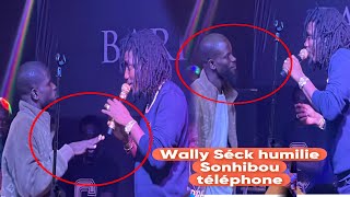 Oh Non quelle honte😱Wally Seck humilie Souhaibou Telecom et lui fait descendre de sa scène li niaw [upl. by Edin]