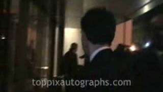 Clive Owen  Signing Autographs at Duplicity Premiere AfterParty [upl. by Aihppa]