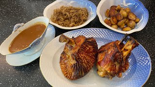 Schweinshaxe  Svineskank med sprød svær [upl. by Ahsiya]