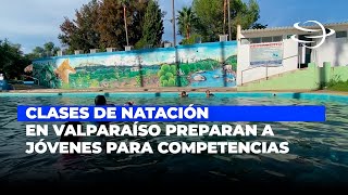 Clases de natación en Valparaíso preparan a jóvenes para competencias [upl. by Akihdar]