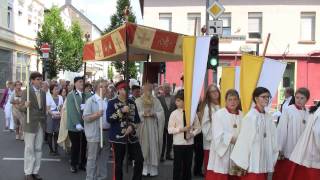 Fronleichnamsgottesdienst der Pfarre Sankt Vitus auf dem Eickener Marktplatz 04062015 [upl. by Lehte]