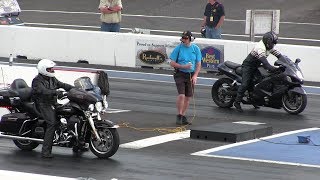 The difference between Harley Davidson and Hayabusa  drag race [upl. by Aicilec]