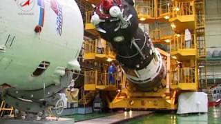 Союз ТМА18 Работы в МИКе Soyuz TMA18 Works in the MIK [upl. by Rich147]