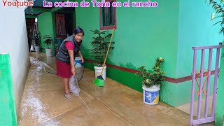 Ahora que es tiempo de lluvia 🌧 aprovecho mi tiempo libre para lavar mi casa en mi rancho [upl. by Devonne]