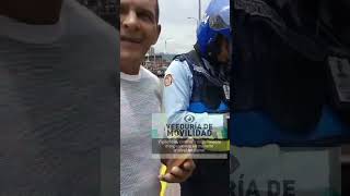 Dosquebradas sujetos encapuchados con prendas de agentes de tránsito dicen que la placa es ilegible [upl. by Anolahs90]