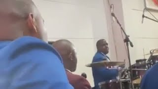 dala si zula zula singaba yini ngaphandle kwakho morris bass [upl. by Norym]