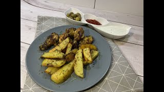 AILES DE POULET AU FOUR HYPER SIMPLE  اجنحة الدجاج معا البطاطا في الفرن بتتبيلة رائعة 🍗🥔 [upl. by Toback]