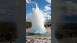 🇮🇸 Le Strokkur seul geyser vraiment actif en Islande [upl. by Nobell]