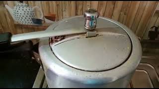 PRESSURE COOKER AMAZING WHISTLE SOUND [upl. by Deyas219]