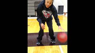 Dawn Staley shows Tony Clyburn how to dribble from the quotTriple Threat Positionquot [upl. by Grey]