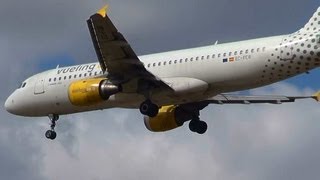 Vueling Airlines Airbus A320 Aterrizando amp Despegando El Altet Alicante [upl. by Kleiman]