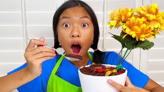 Wendy Eating Dirt and Worms  Oreo Dirt Dessert Kids Food Challenge [upl. by Cloris]