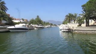 Empuriabrava Ampuriabrava Rundfahrt mit dem Boot auf dem Kanal [upl. by Annauqal]