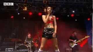 AlunaGeorge  Attracting Flies at Reading Festival 2013 [upl. by Elimaj]