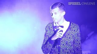 Senkrechtstarter Stromae erobert Deutschland Flirten auf Französisch  DER SPIEGEL [upl. by Atnwahsal]