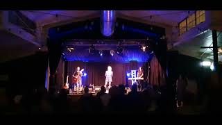 Frente  Something Stupid Live at the Imperial Hotel Eumundi 171024 frenteband [upl. by Pontus]