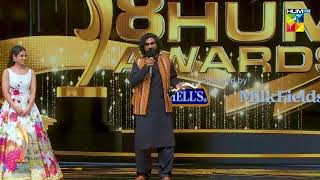 Adeel Afzal Winning Award  Best Supporting Actor Male for Parizaad at The Kashmir 8th Hum Awards [upl. by Honeyman757]